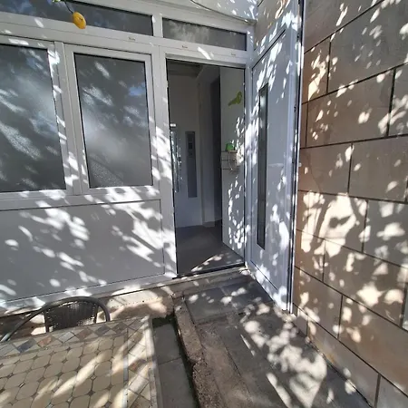 Lemon Garden Apartment *